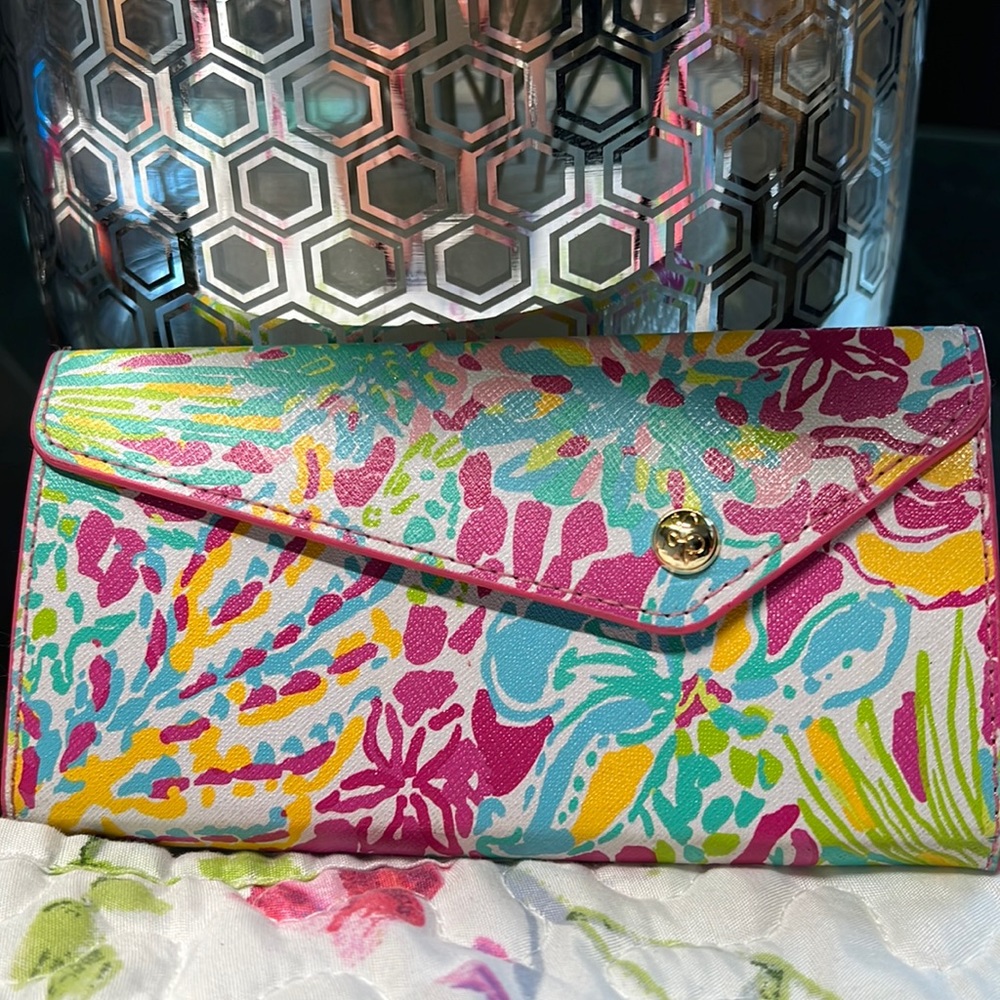 Lilly Pulitzer oversized sunglasses case